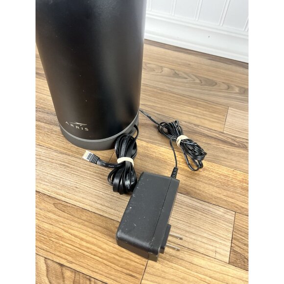 ARRIS SURFboard W31 Tri-Band Mesh Wi-Fi Router AX11000 w/ Power Adapter Bundle - Picture 5 of 9